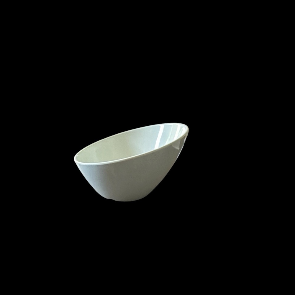 Carlisle Balsam 55544 White Melamine Angled Display Bowl 26 oz 8"